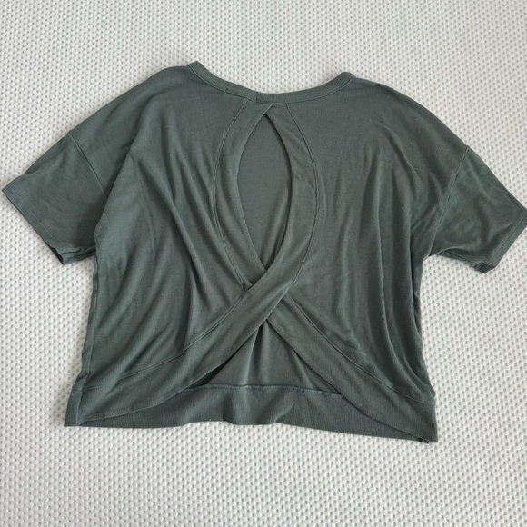 American Eagle green ribbed activewear top with open backside size small - Picture 1 of 7